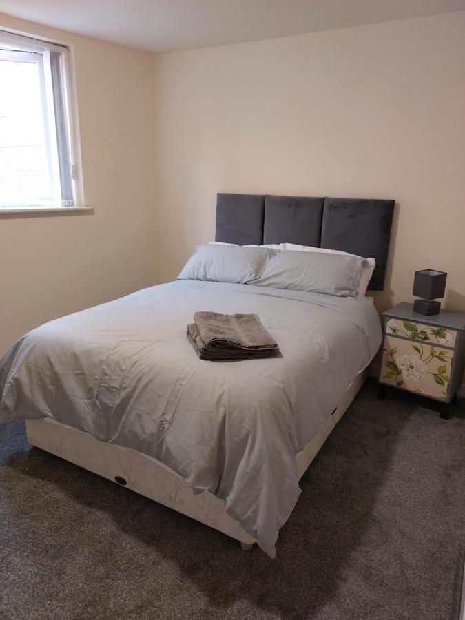 2 Large Bedroom Apartment- Wifi & Parking Φλίτγουντ Εξωτερικό φωτογραφία