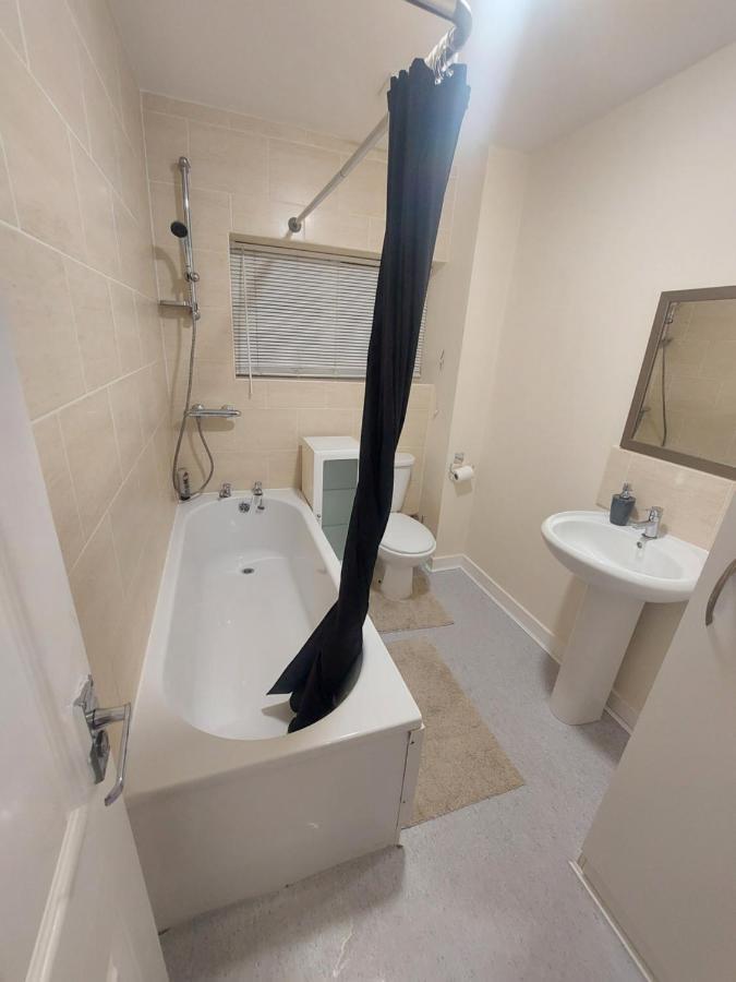 2 Large Bedroom Apartment- Wifi & Parking Φλίτγουντ Εξωτερικό φωτογραφία