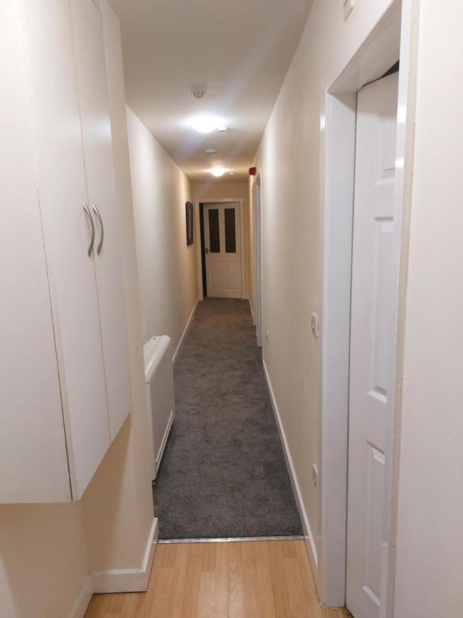 2 Large Bedroom Apartment- Wifi & Parking Φλίτγουντ Εξωτερικό φωτογραφία