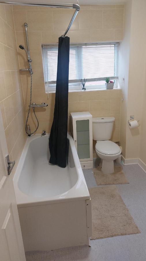 2 Large Bedroom Apartment- Wifi & Parking Φλίτγουντ Εξωτερικό φωτογραφία